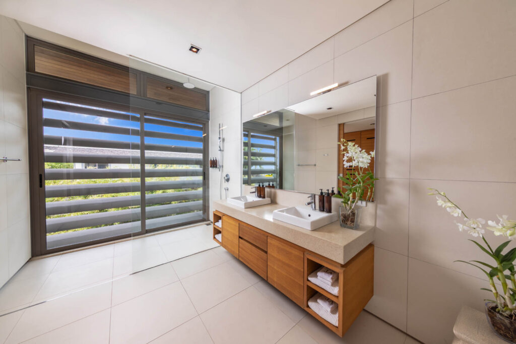 Villa Tievoli - Master Bedroom 1 3