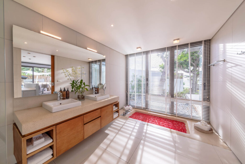 Villa Tievoli - Master Bedroom 4 3